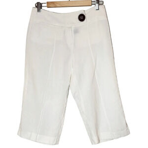 Larry Levine linen rayon white cropped wideleg pants.  Size 6